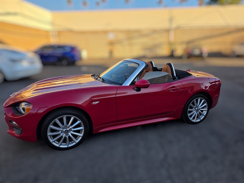 Used 2017 FIAT 124 Spider Lusso RWD image 10