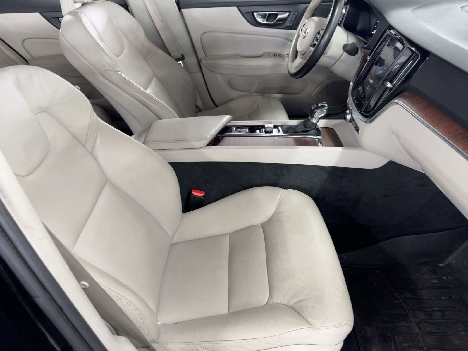 Used 2019 Volvo S60 T5 Momentum image 30