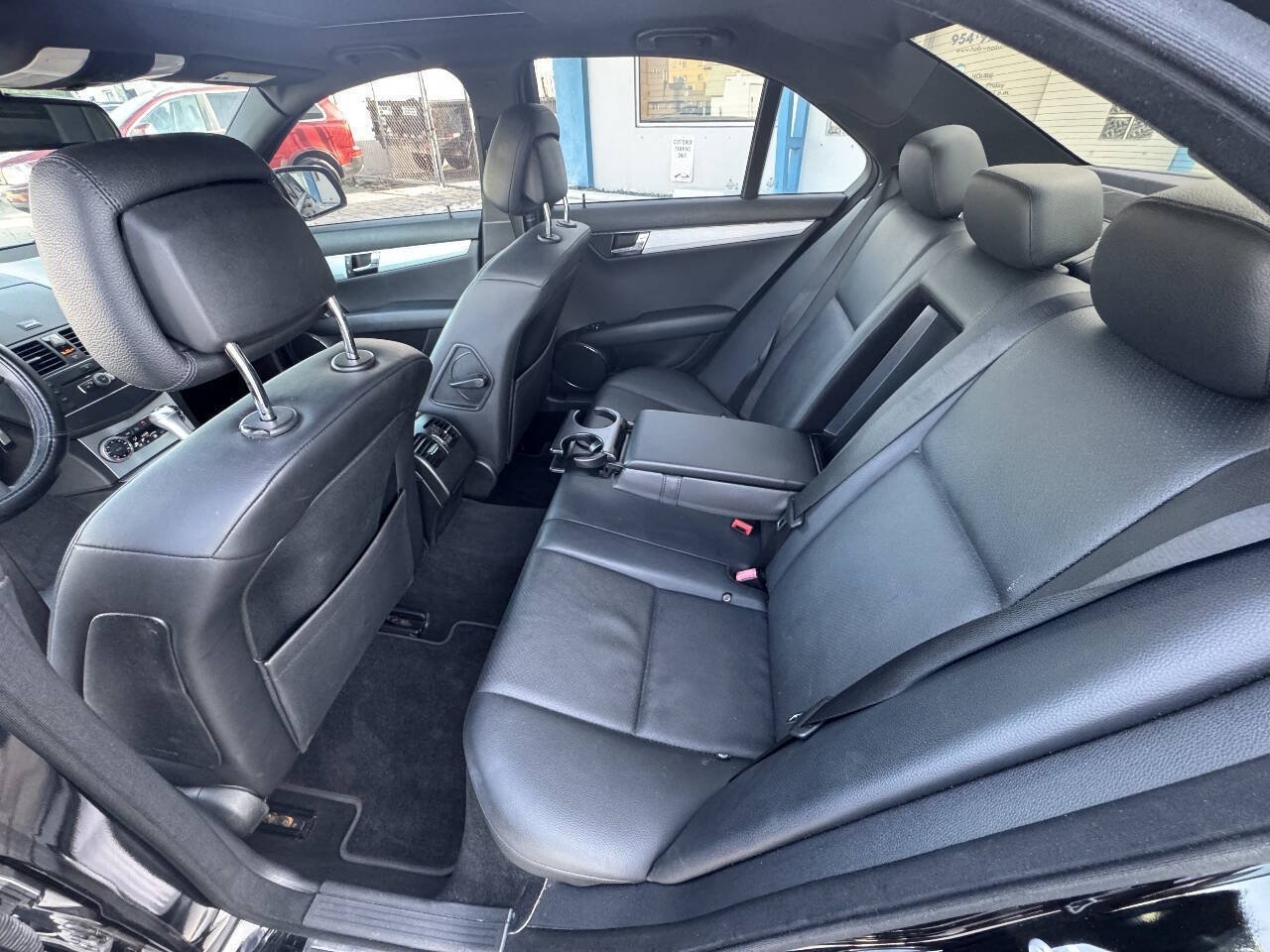 Used 2009 Mercedes-Benz C 300 Sedan image 28