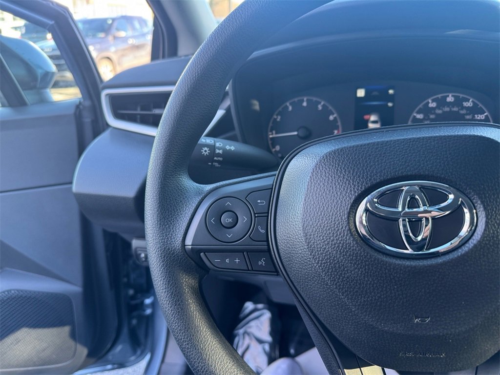 Used 2025 Toyota Corolla LE image 27