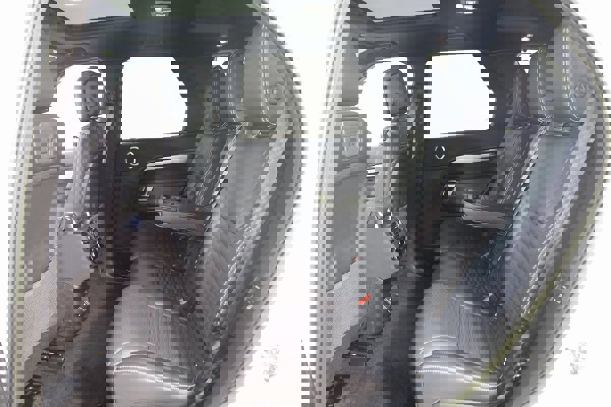 Used 2023 Land Rover Discovery S R-Dynamic image 54