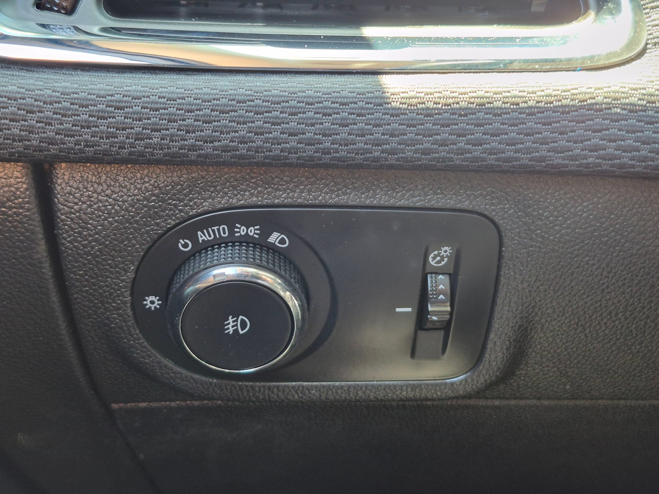 Used 2018 Chevrolet Cruze LT FWD image 18