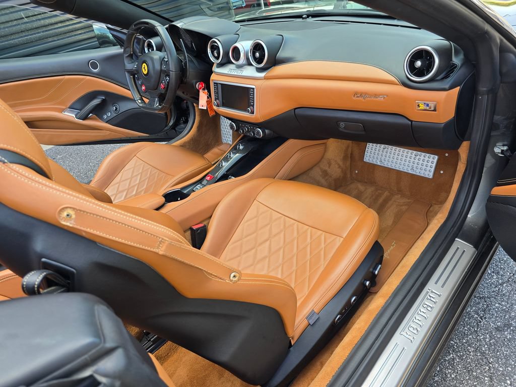 Used 2015 Ferrari California T RWD image 42