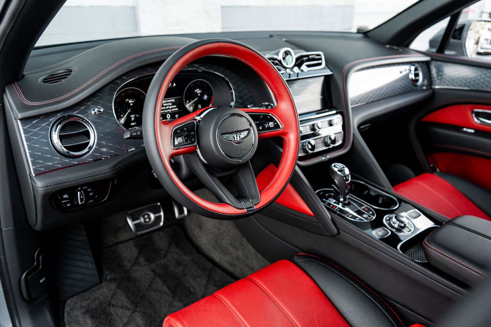 Used 2022 Bentley Bentayga image 31