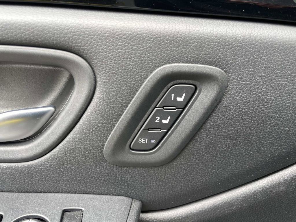 Used 2025 Honda Pilot EX-L image 18