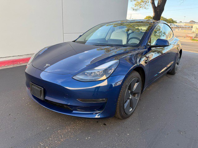 Used 2023 Tesla Model 3 Standard Range image 1
