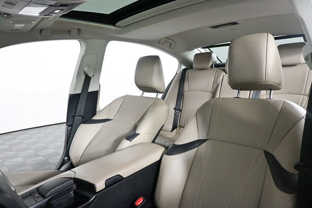 Used 2020 Lexus ES 300h w/ Accessory Package FWD image 5