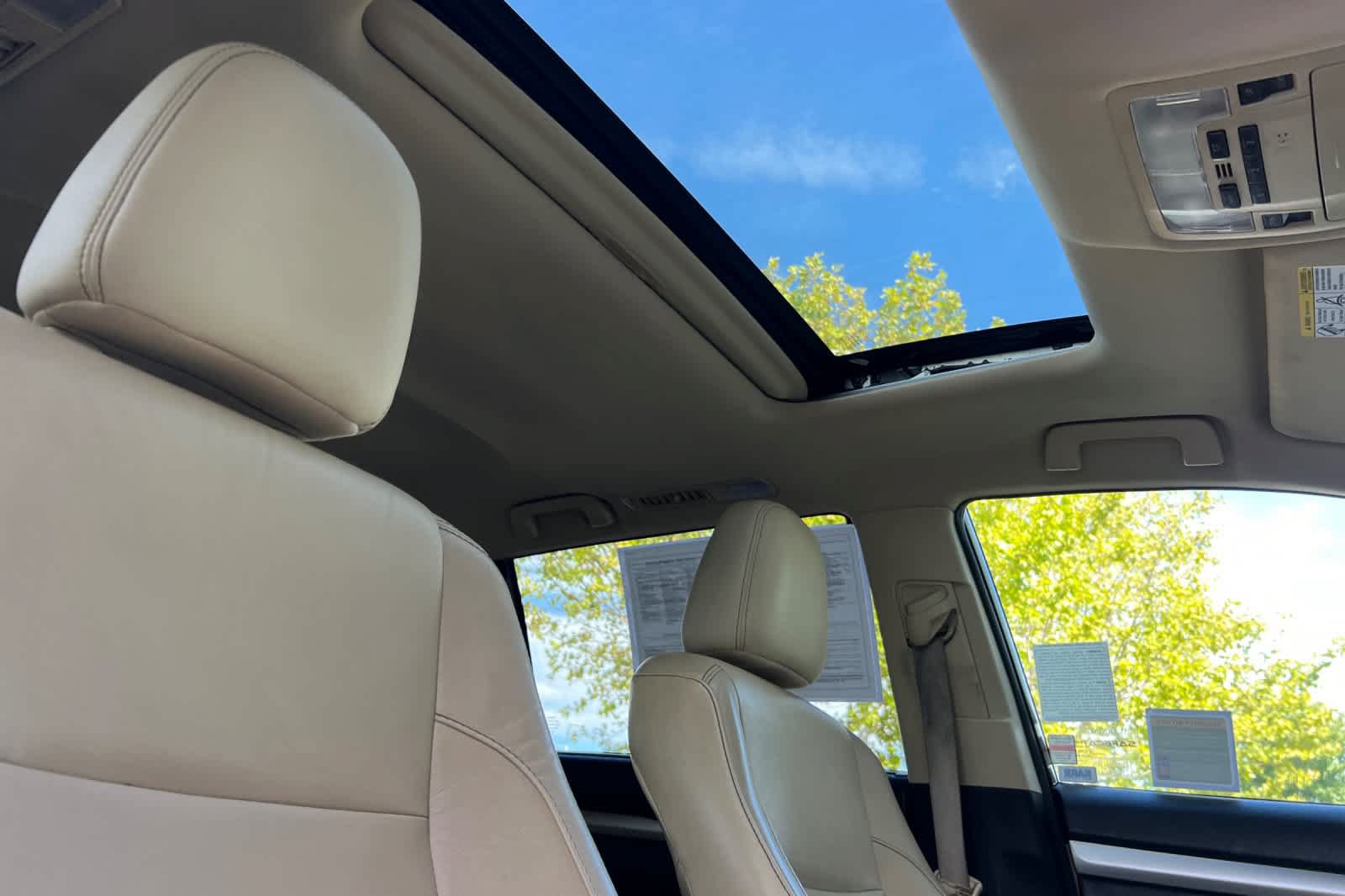 Used 2014 Toyota Highlander XLE FWD image 19