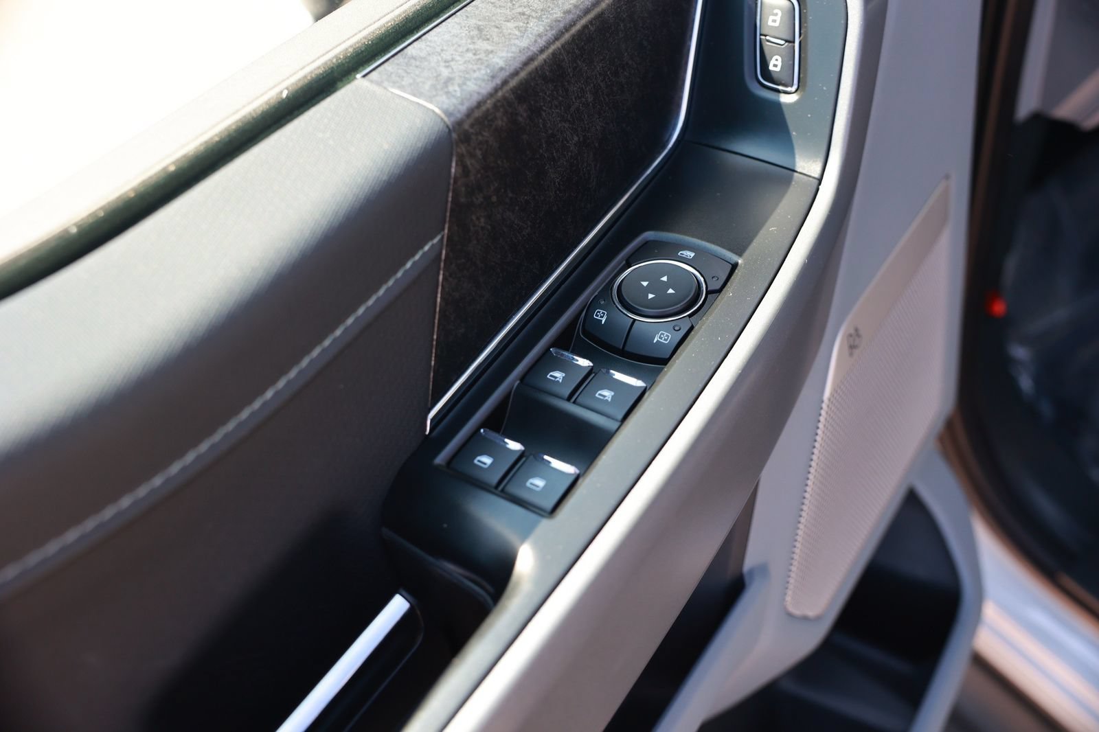 Used 2024 Ford F150 Lightning Flash AWD/4WD image 22