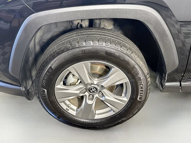 Used 2024 Toyota RAV4 LE AWD/4WD image 4
