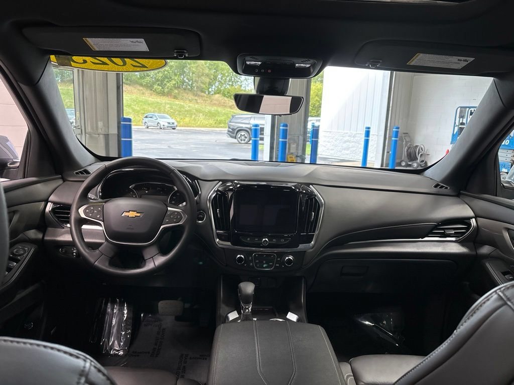 Used 2023 Chevrolet Traverse LT w/ LT Premium Package AWD/4WD image 13