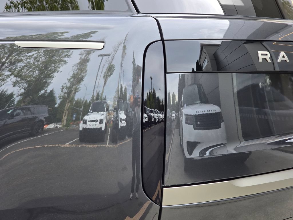 New 2026 Land Rover Range Rover Long Wheelbase SE AWD/4WD image 36