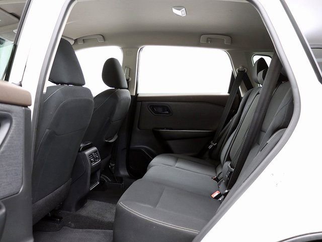 Used 2023 Nissan Rogue S image 12