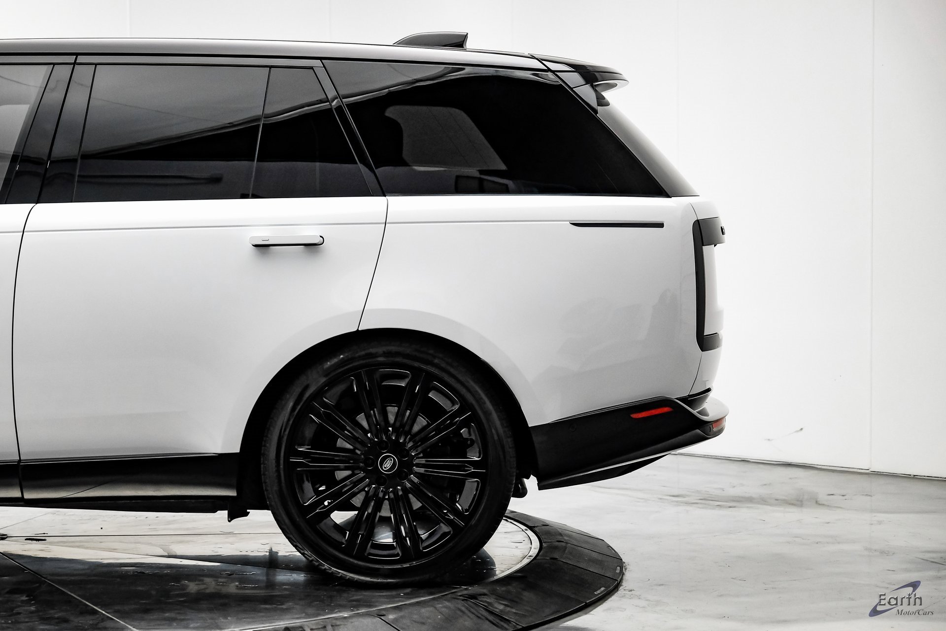 Used 2024 Land Rover Range Rover SE image 7