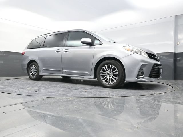 Used 2018 Toyota Sienna XLE FWD image 20