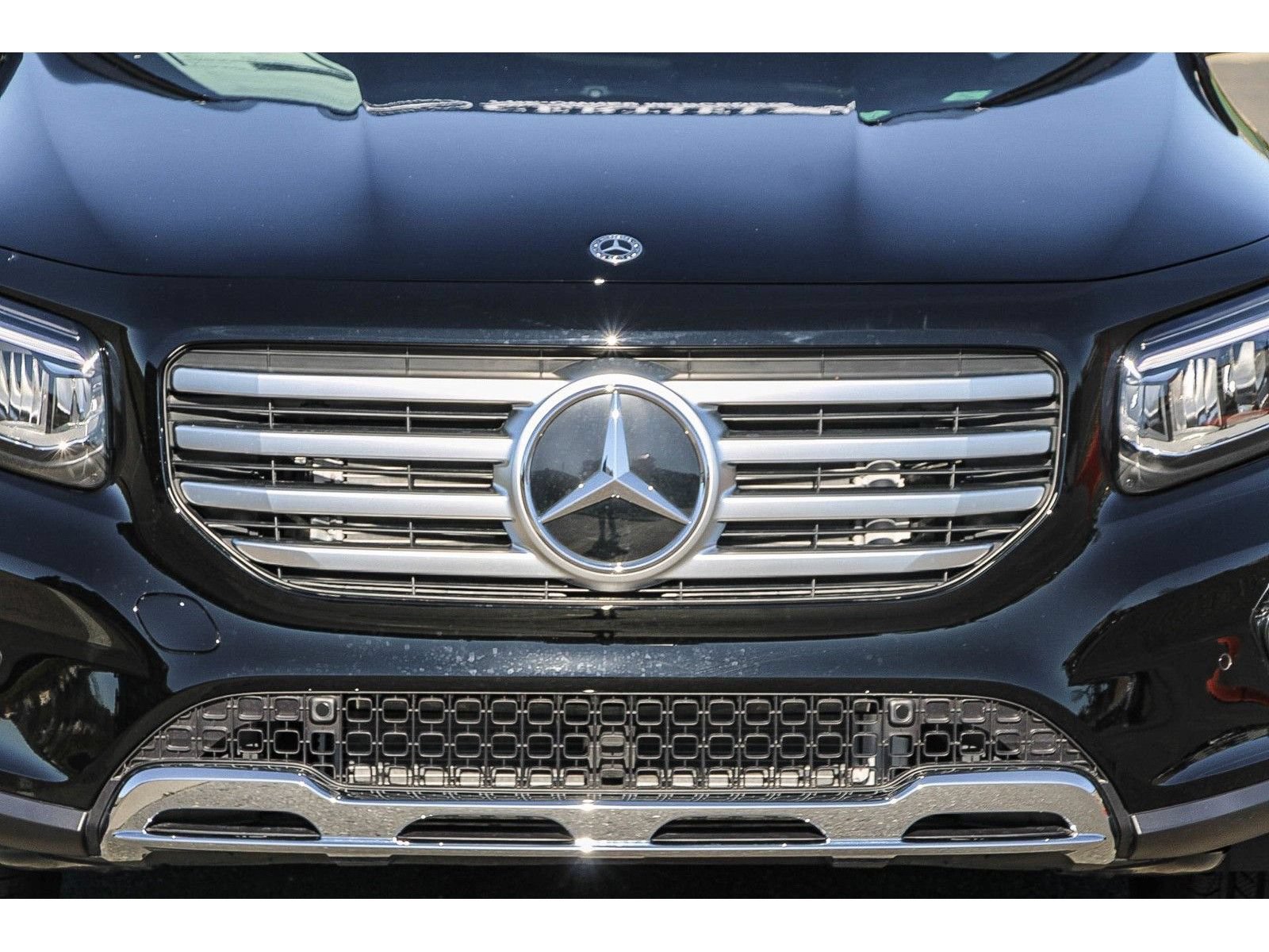 Used 2026 Mercedes-Benz GLB 250 4MATIC image 7