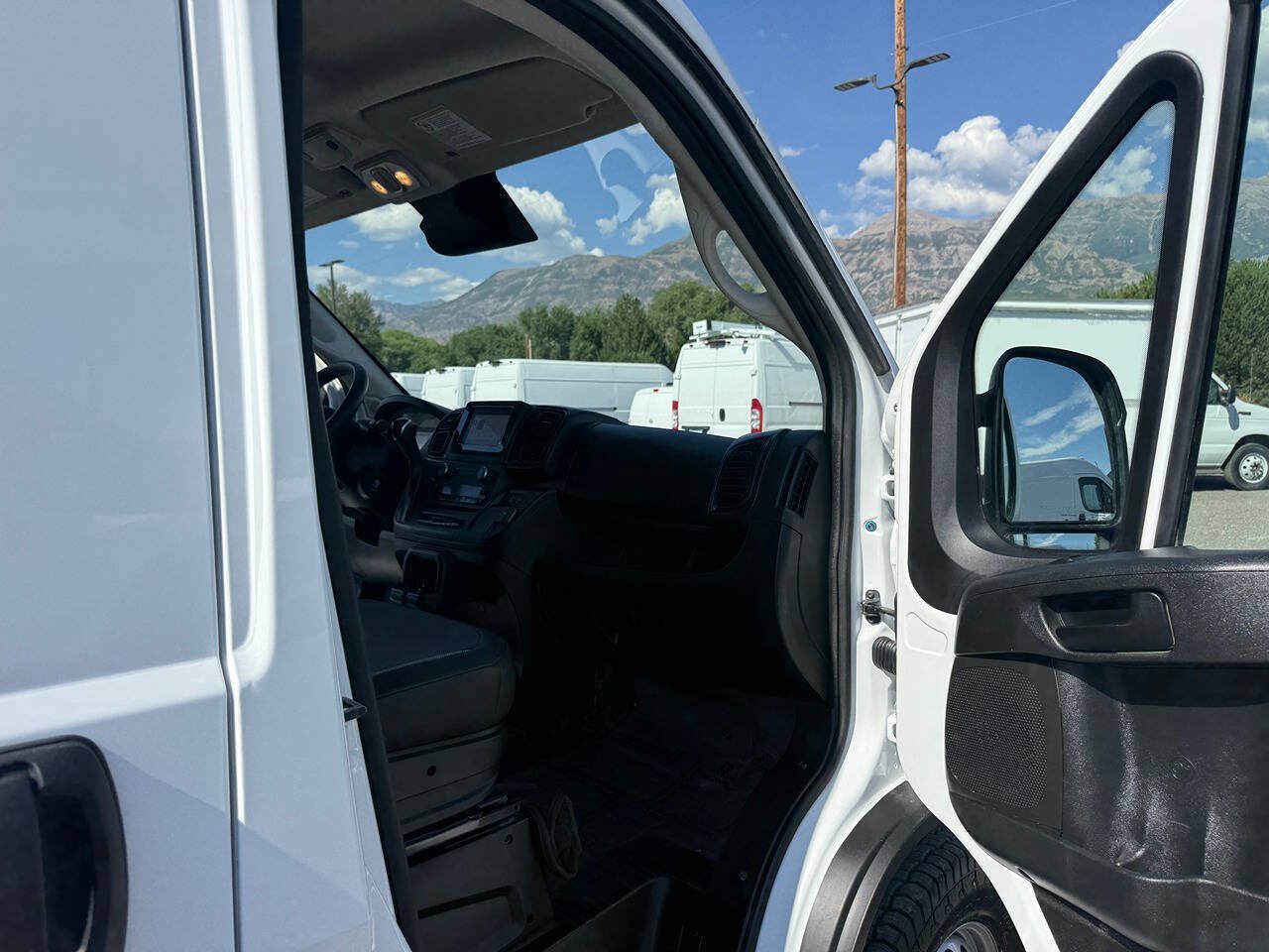 Used 2025 RAM ProMaster 2500 w/ Convenience Group FWD image 16