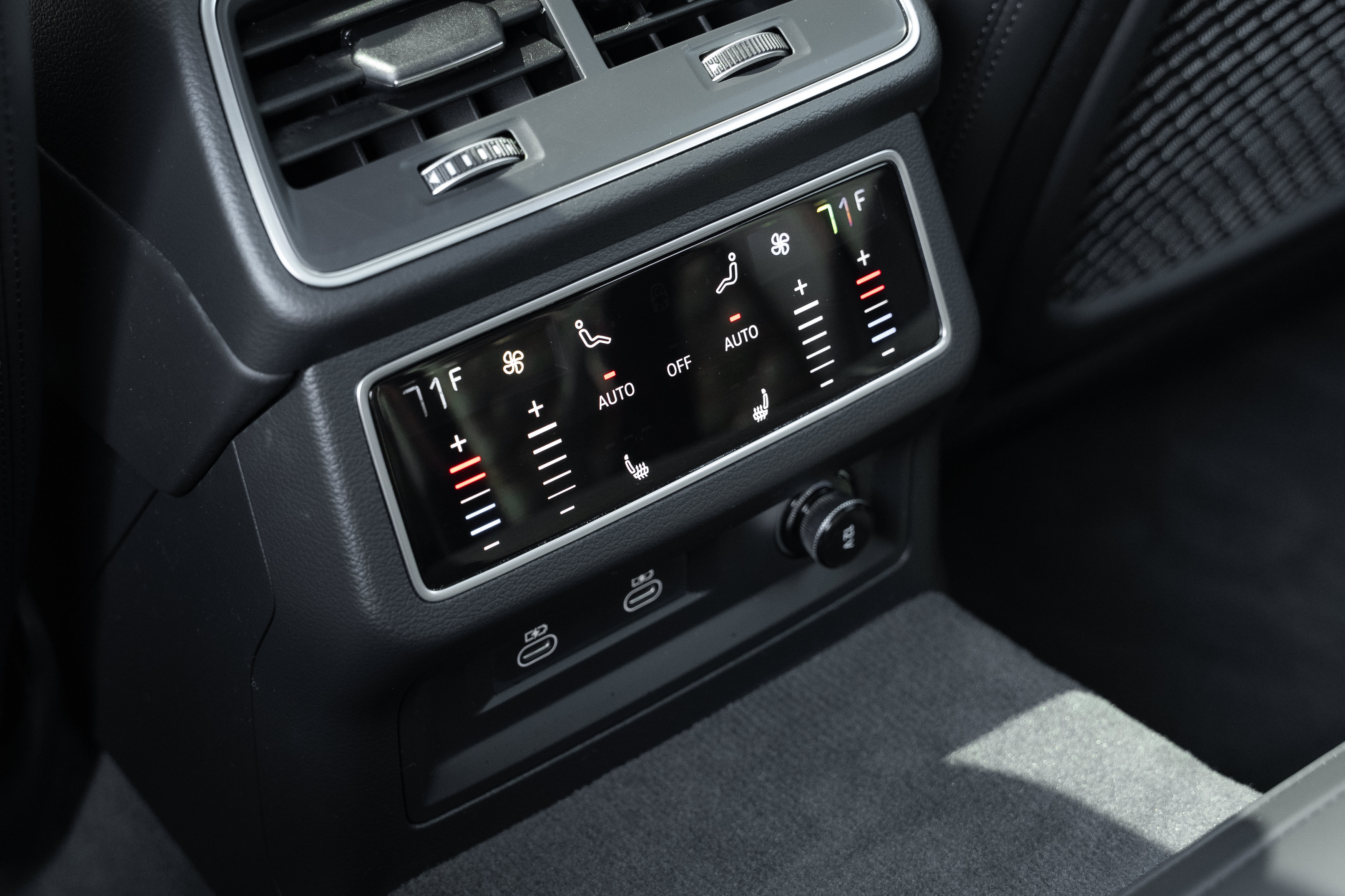 Certified 2025 Audi RS 6 performance AWD/4WD image 33