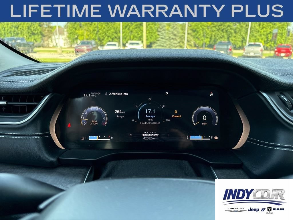 Used 2023 Jeep Grand Cherokee Limited w/ Luxury Tech Group II AWD/4WD image 16