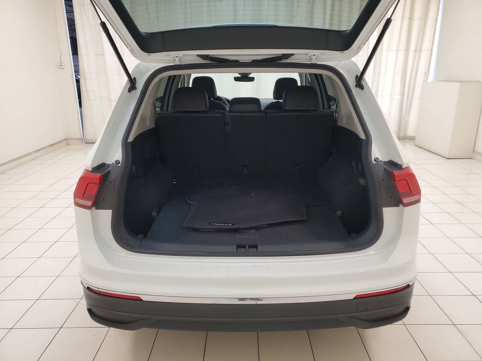 Used 2022 Volkswagen Tiguan SE AWD/4WD image 21