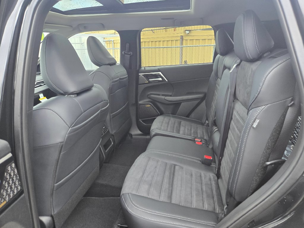 New 2026 Mitsubishi Outlander SE AWD/4WD image 6