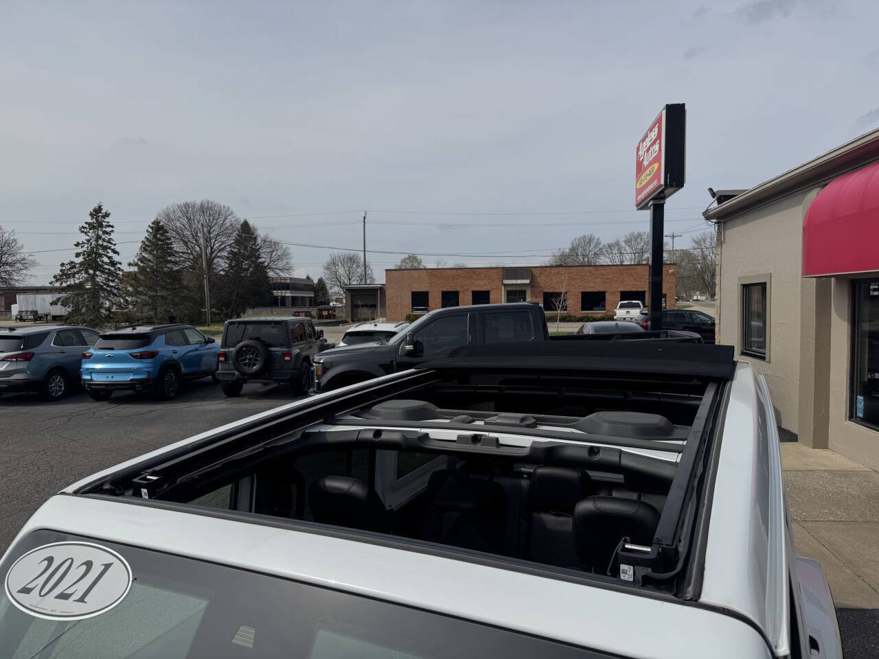 Used 2023 Jeep Wrangler 4WD Unlimited High Altitude image 23