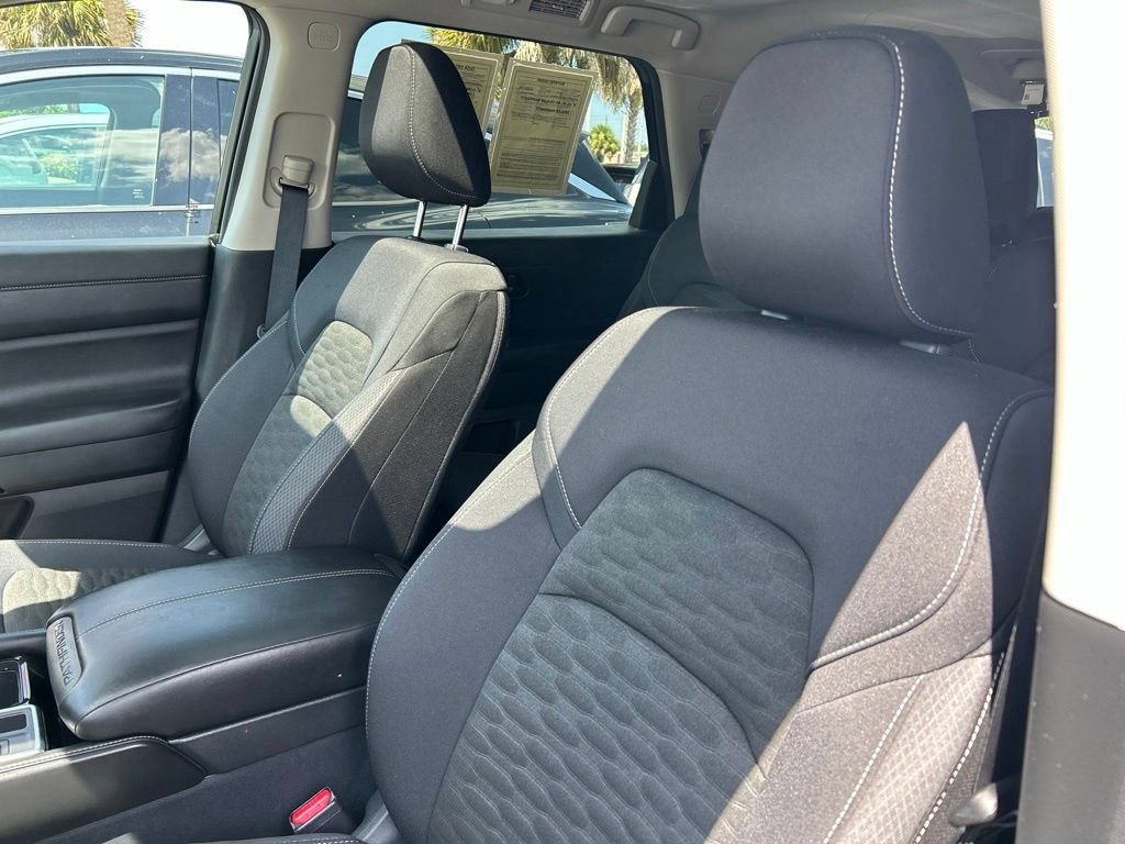 Certified 2025 Nissan Pathfinder SV w/ SV Premium Package FWD image 23
