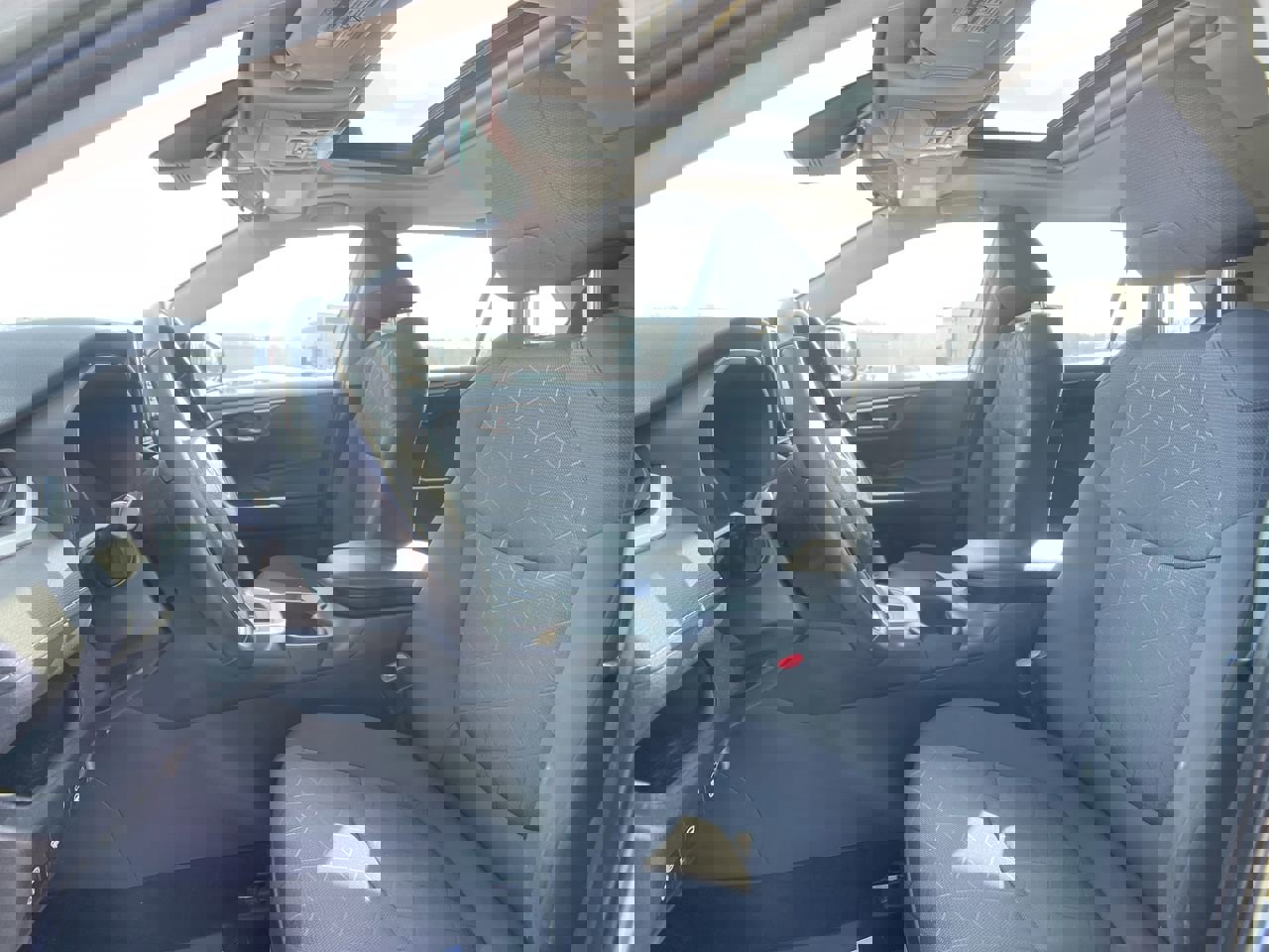 Used 2022 Toyota RAV4 XLE w/ Convenience Package image 12