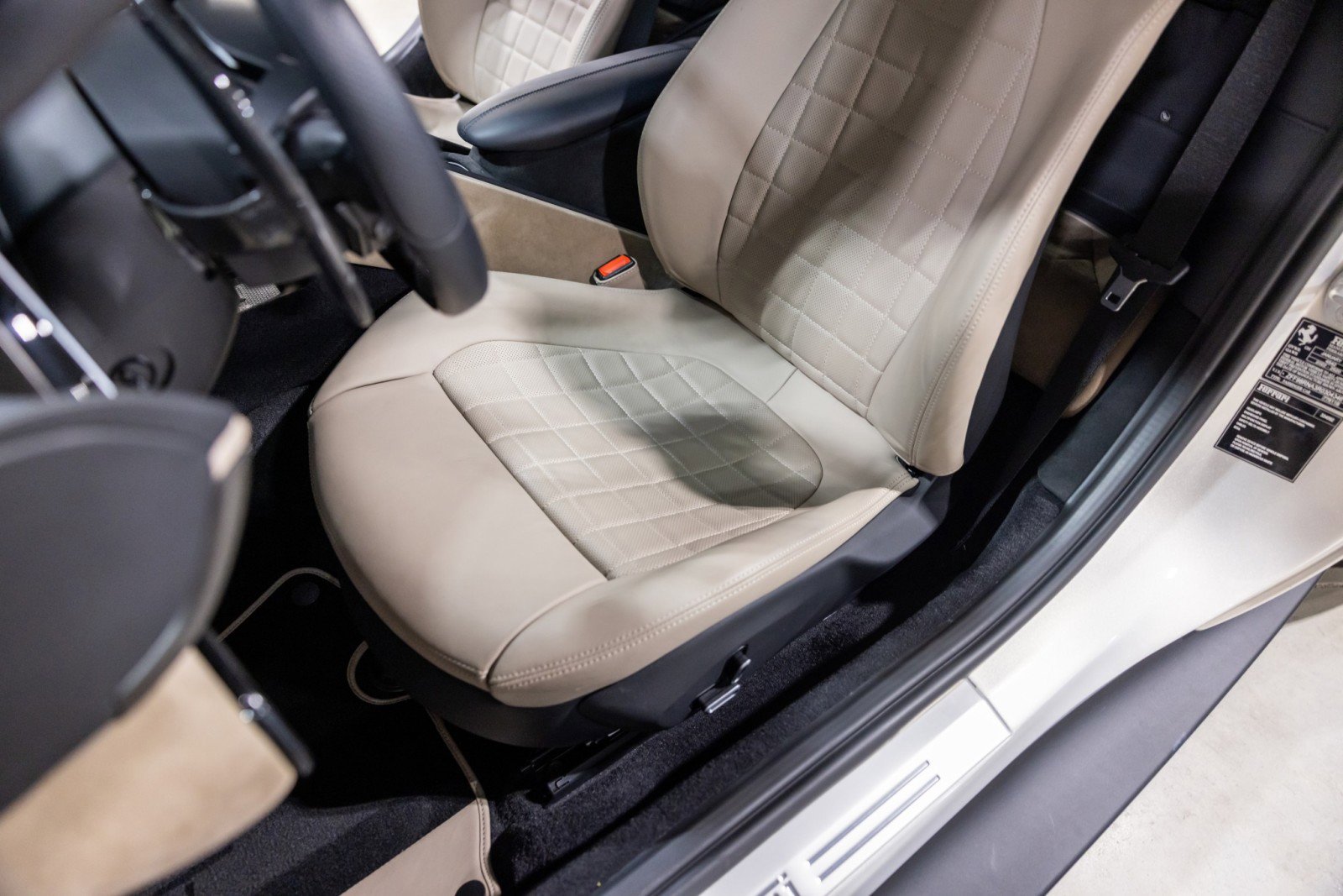 Used 2024 Ferrari Roma image 37