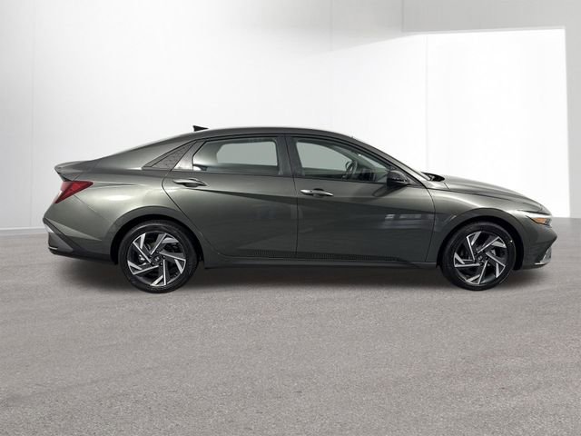 Used 2025 Hyundai Elantra Sport FWD image 43