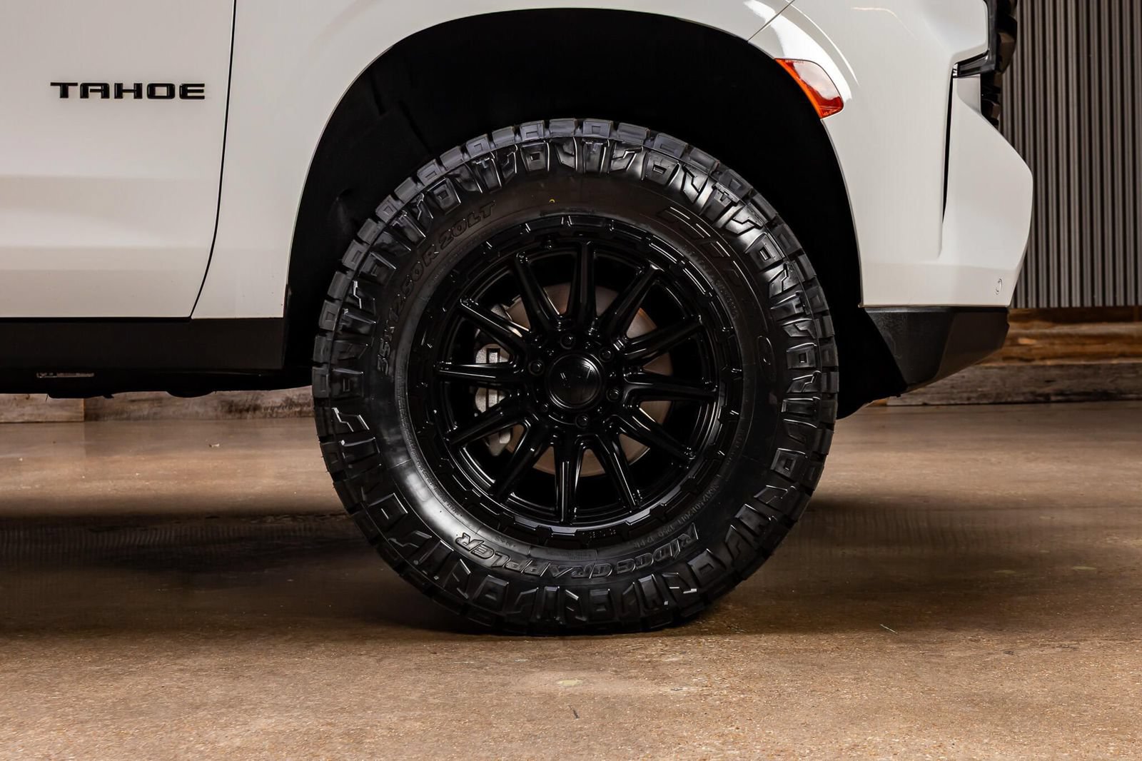 Used 2024 Chevrolet Tahoe RST w/ Luxury Package AWD/4WD image 12