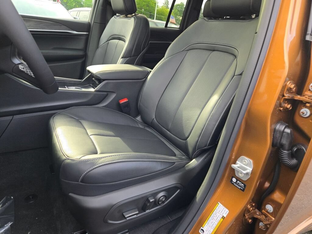 New 2026 Jeep Grand Cherokee Limited AWD/4WD image 27