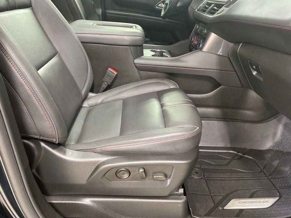 Used 2024 Chevrolet Suburban RST w/ Luxury Package AWD/4WD image 32