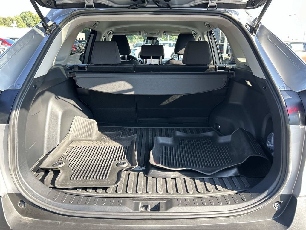 Used 2025 Toyota RAV4 XLE AWD/4WD image 12
