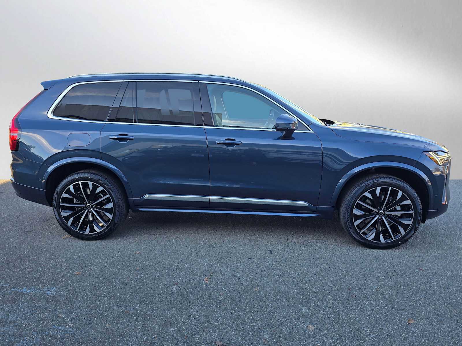 New 2026 Volvo XC90 B6 Ultra w/ Protection Package image 2
