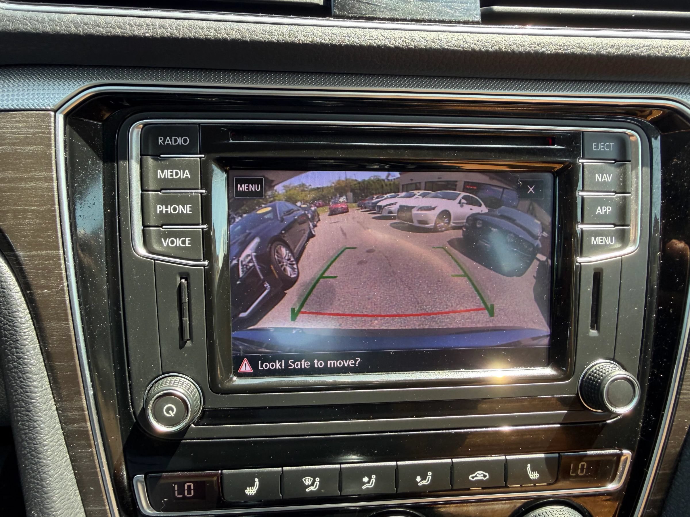 Used 2018 Volkswagen Passat 2.0T SEL Premium FWD image 22