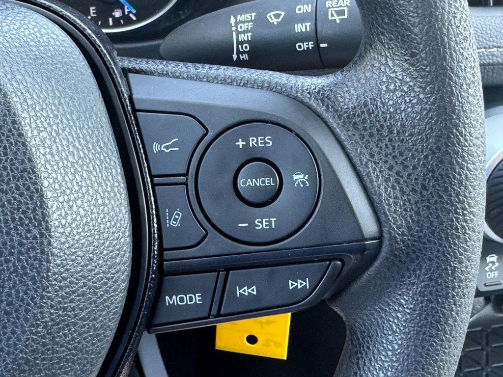 Used 2020 Toyota RAV4 LE AWD/4WD image 26