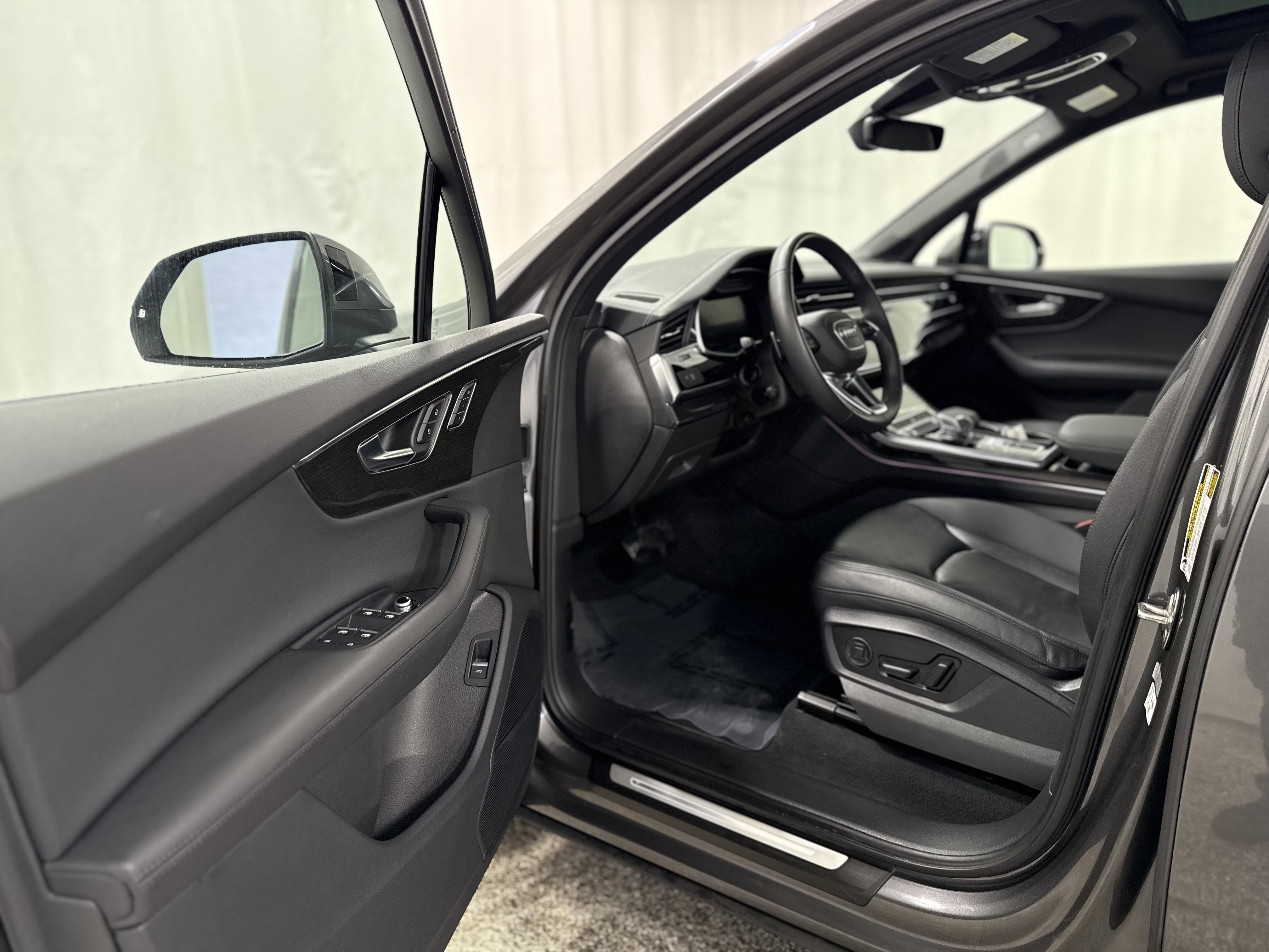 Used 2024 Audi Q7 Premium Plus w/ Premium Plus Package image 14