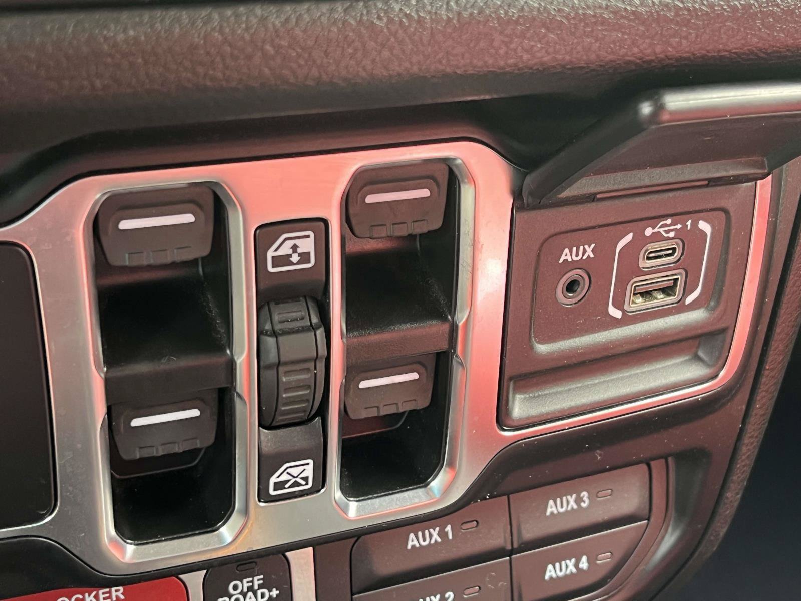 Used 2024 Jeep Wrangler Unlimited Sport AWD/4WD image 28