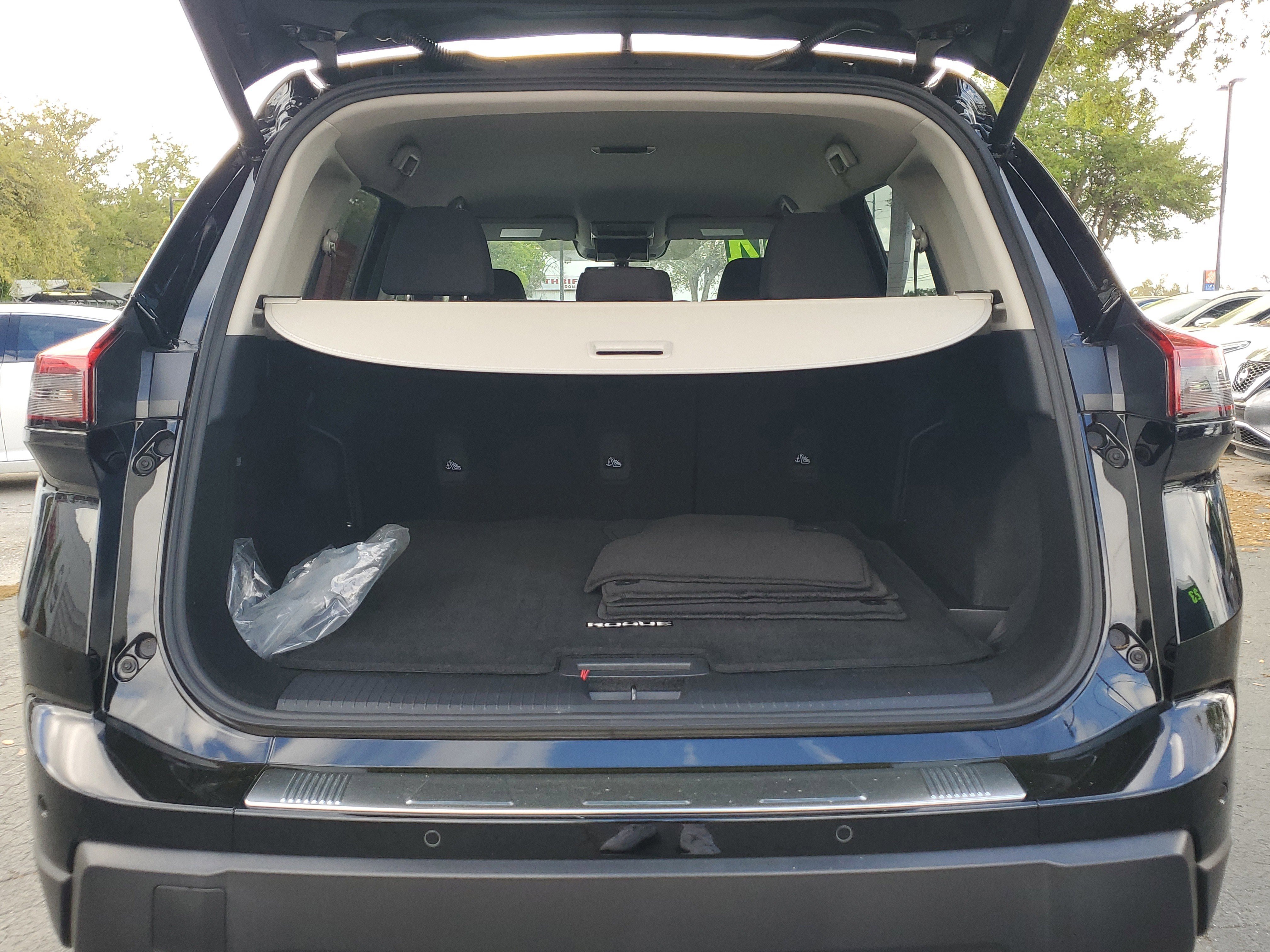 Certified 2024 Nissan Rogue SV image 9