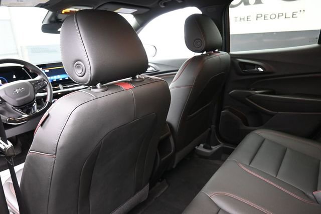 Used 2025 Chevrolet Trax RS FWD image 23