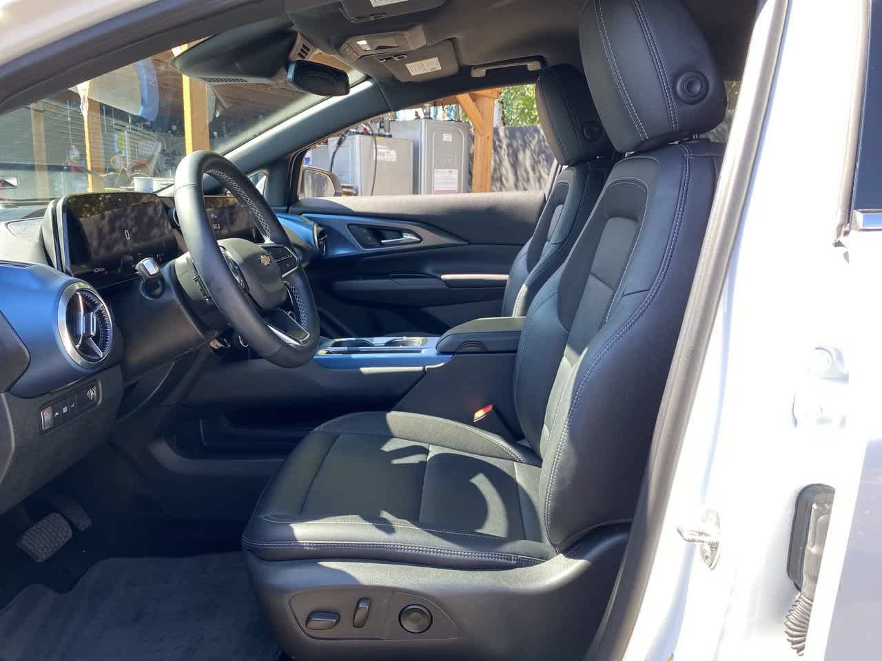 Used 2024 Chevrolet Equinox EV LT AWD/4WD image 13