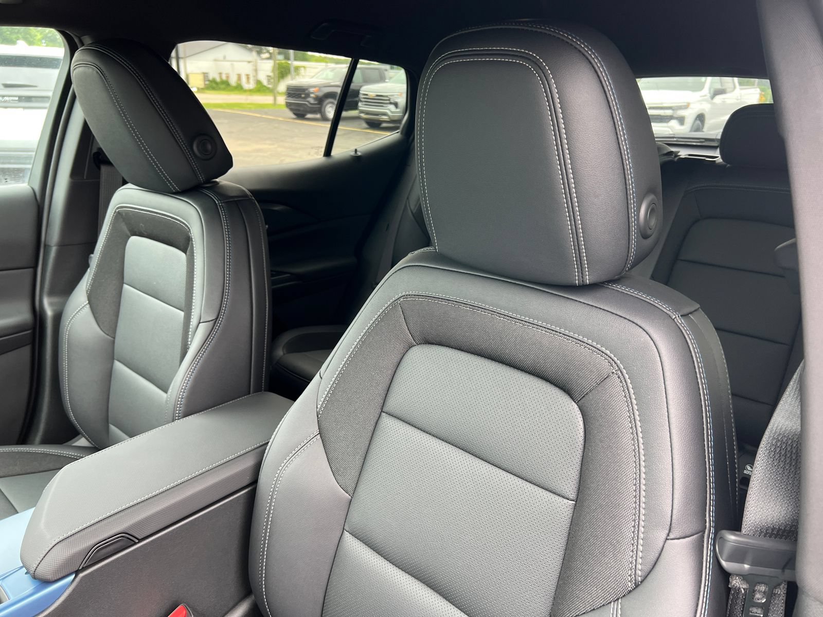 New 2026 Chevrolet Equinox EV LT FWD image 10