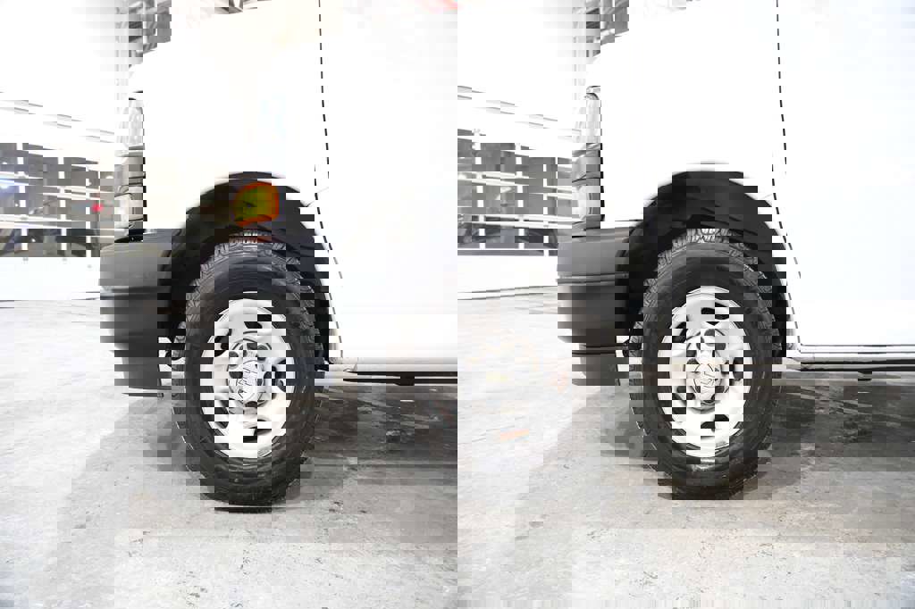 Used 2021 Chevrolet Express 3500 Extended w/ Driver Convenience Package image 5