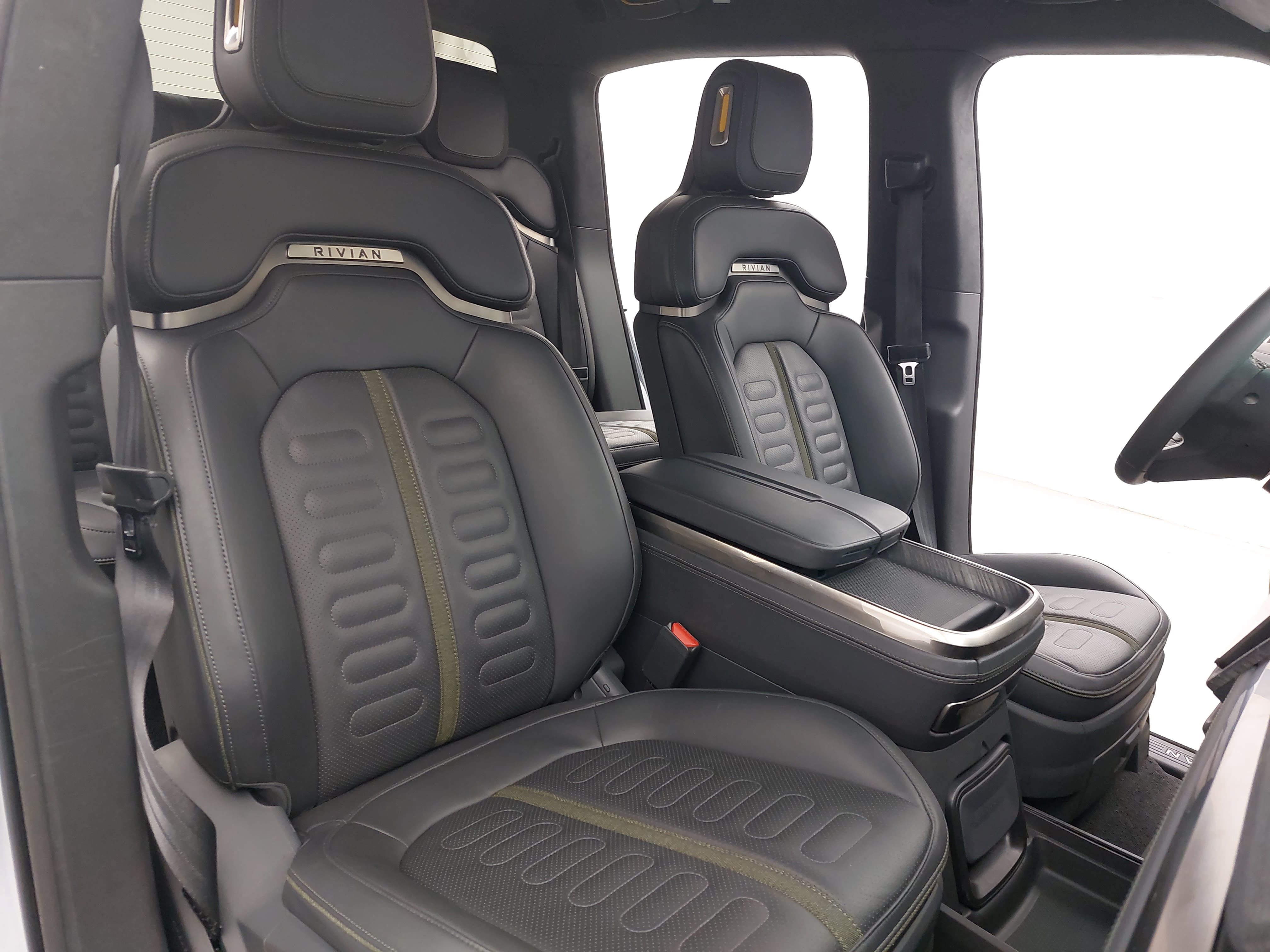 Used 2023 Rivian R1T Adventure Dual AWD/4WD image 12