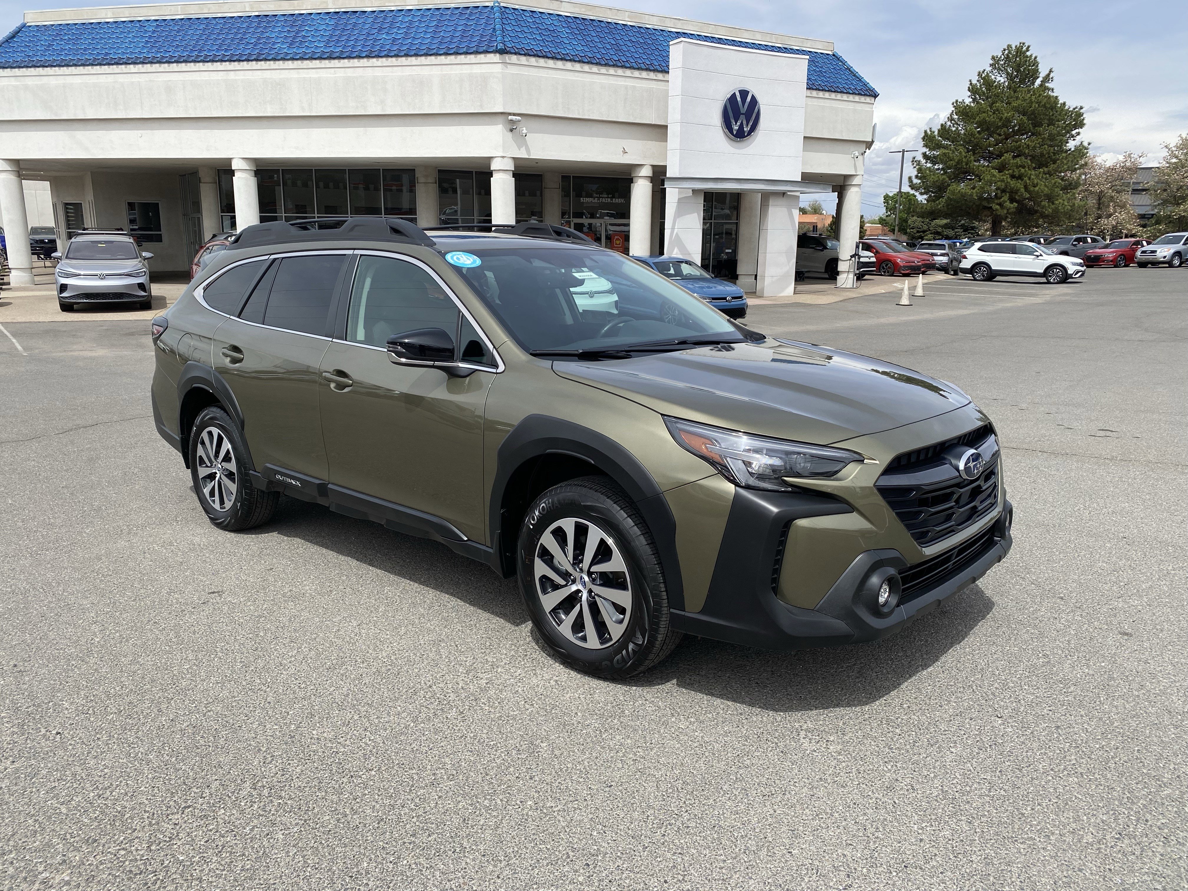 Used 2024 Subaru Outback Premium AWD/4WD image 2