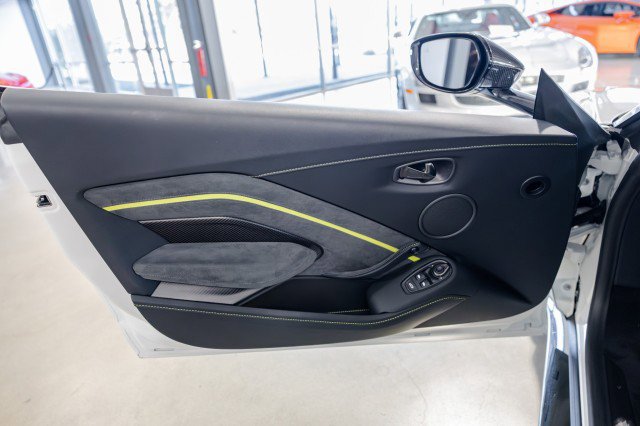 Used 2023 Aston Martin V8 Vantage Coupe RWD image 24