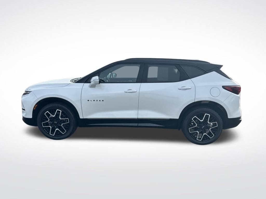 Used 2023 Chevrolet Blazer RS w/ Driver Confidence II Package image 3