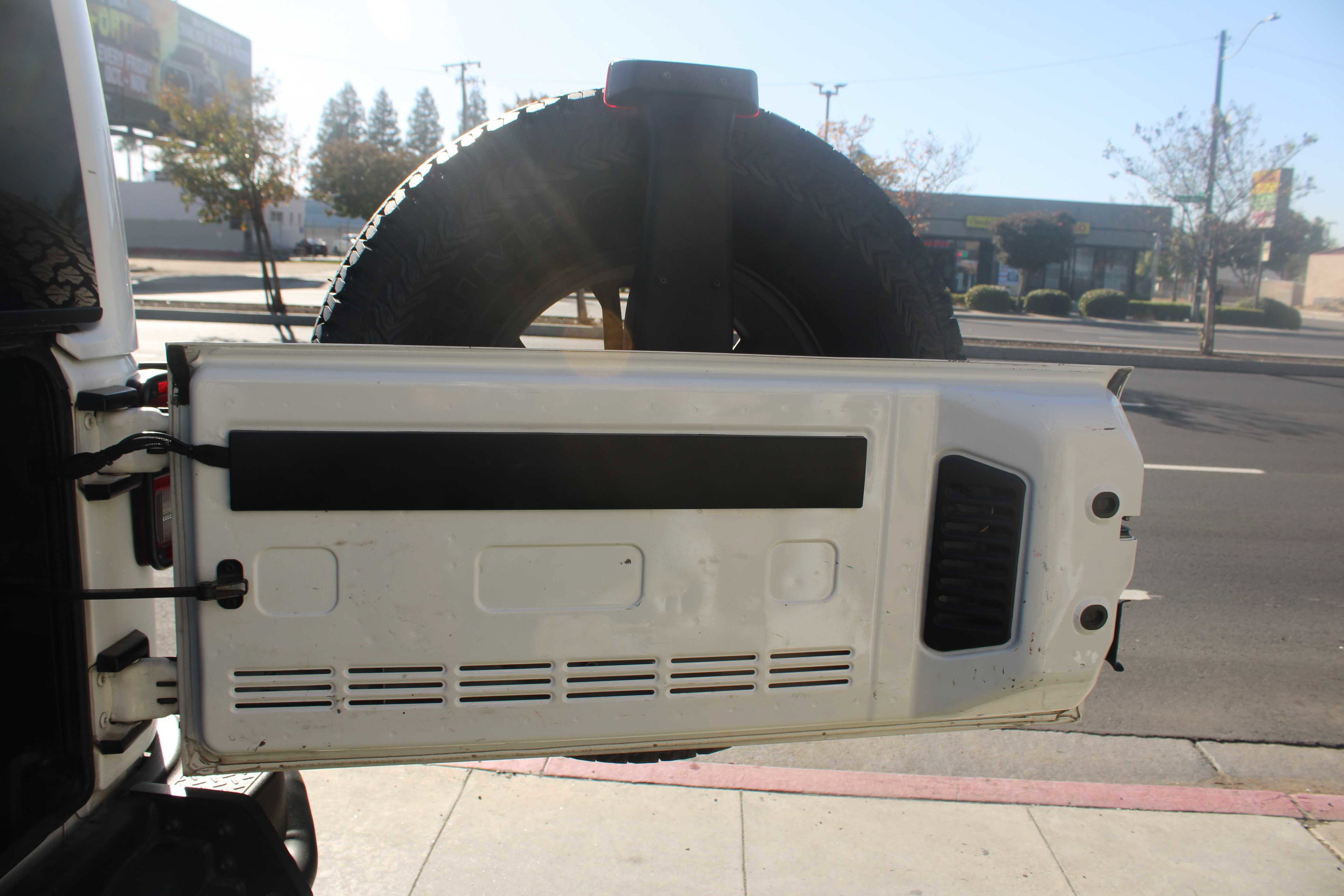 Used 2017 Jeep Wrangler Unlimited Sahara image 21