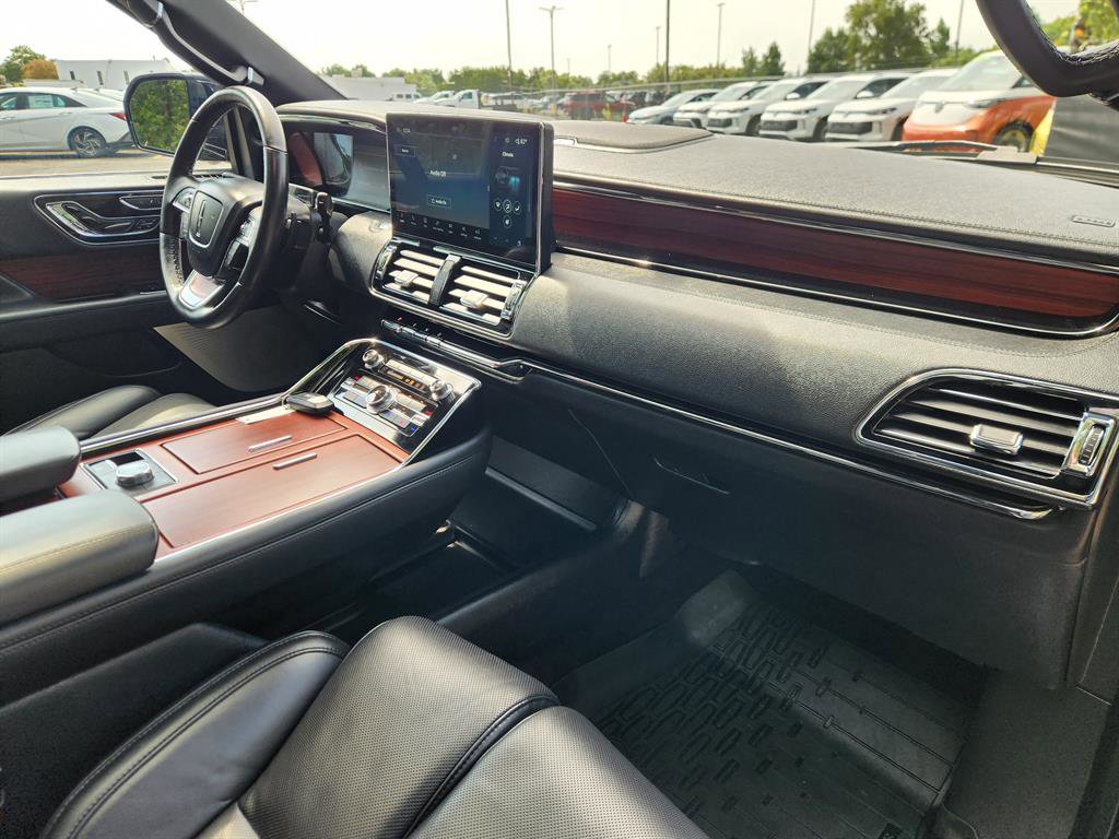 Used 2023 Lincoln Navigator Reserve image 17